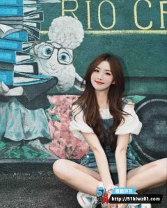 付费订阅视频流出 穿着白丝袜制服自慰 白皙美乳粉嫩诱人 爽的嘴巴都合不拢