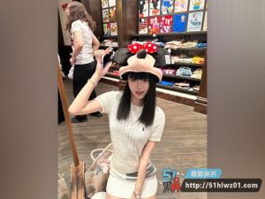 按摩小子2期 男技师上门按摩做精油spa 偷拍极品女大学生 无毛粉逼套路脱掉内裤任由玩弄 随意骑射